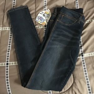 Skinny jeans with brown threading
